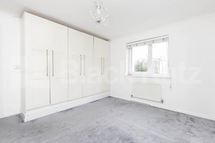 Spacious 2 double bedroom tucked away on a close with Parking  Montague Close, High Barnet 